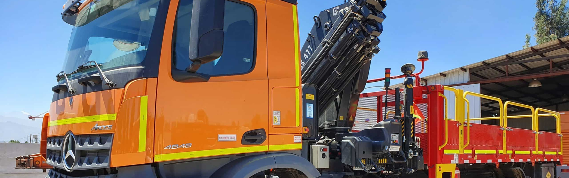 Camion pluma